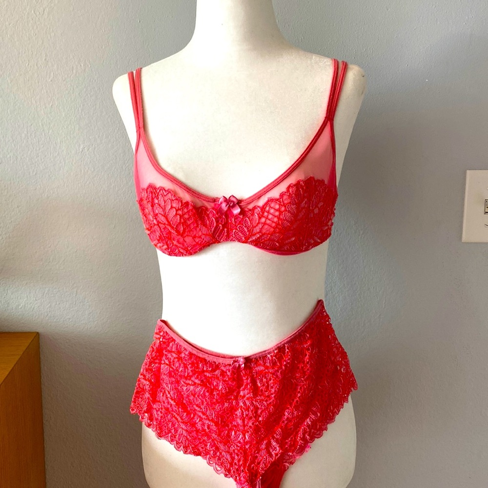 FELINA Bra and panty set - salmon pink - great condition